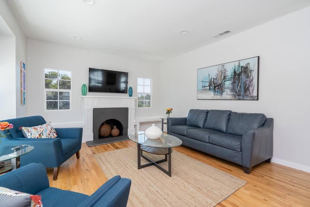 Casa de férias Fabulous New 4br/3ba House In Mission Hills *