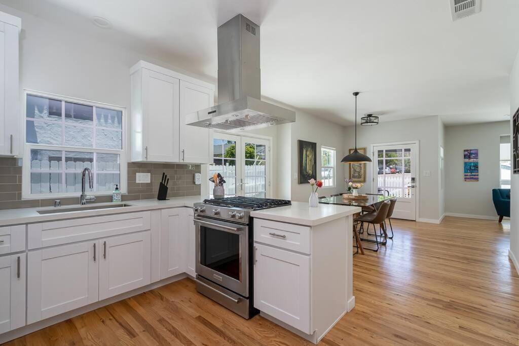 Casa de férias Fabulous New 4br/3ba House In Mission Hills San Diego